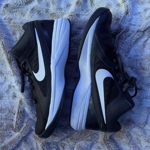 woman’s nike basketball shoes